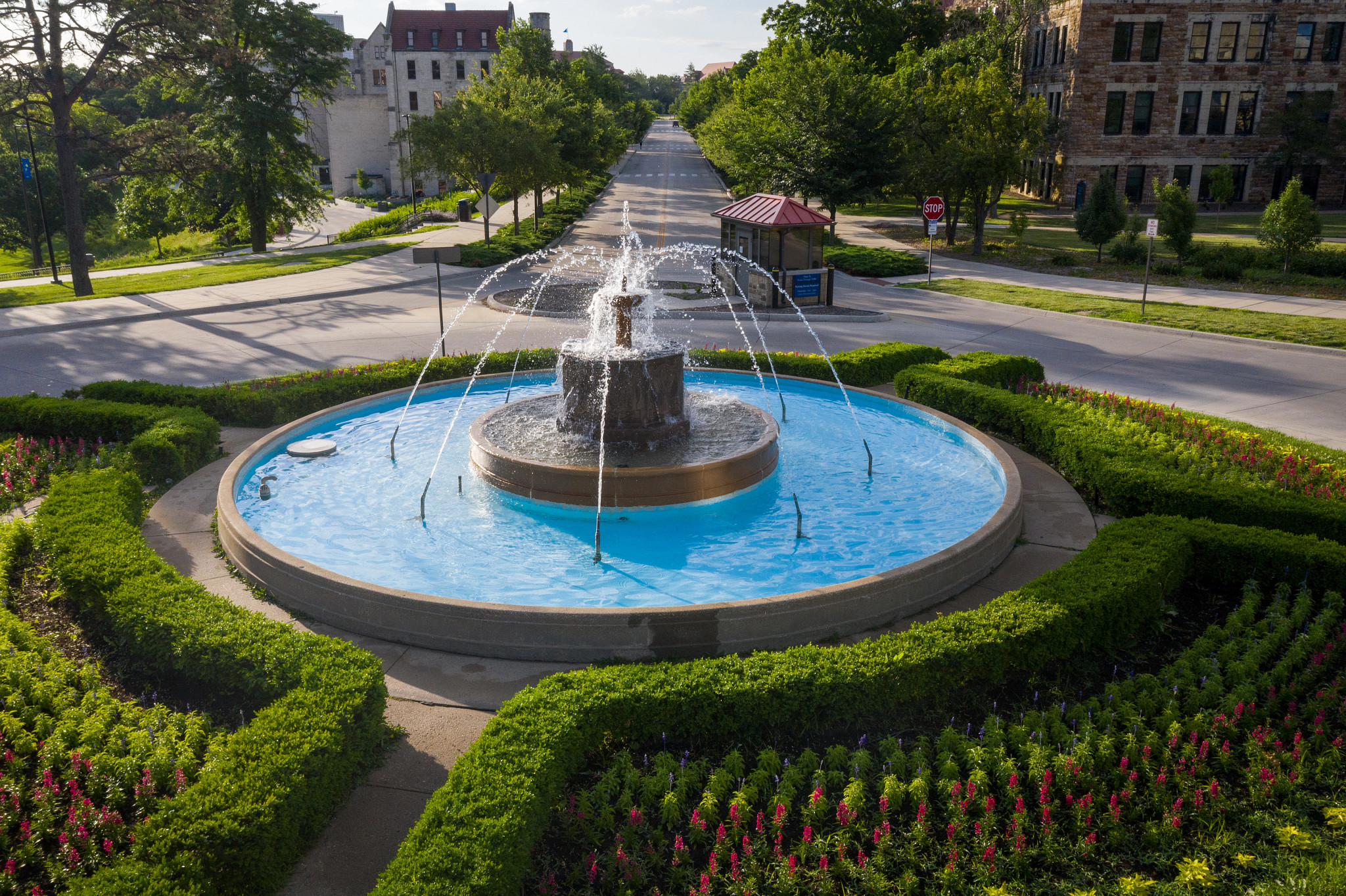 Photo of the Chi Omega fountain looking down jayhawk boulevard